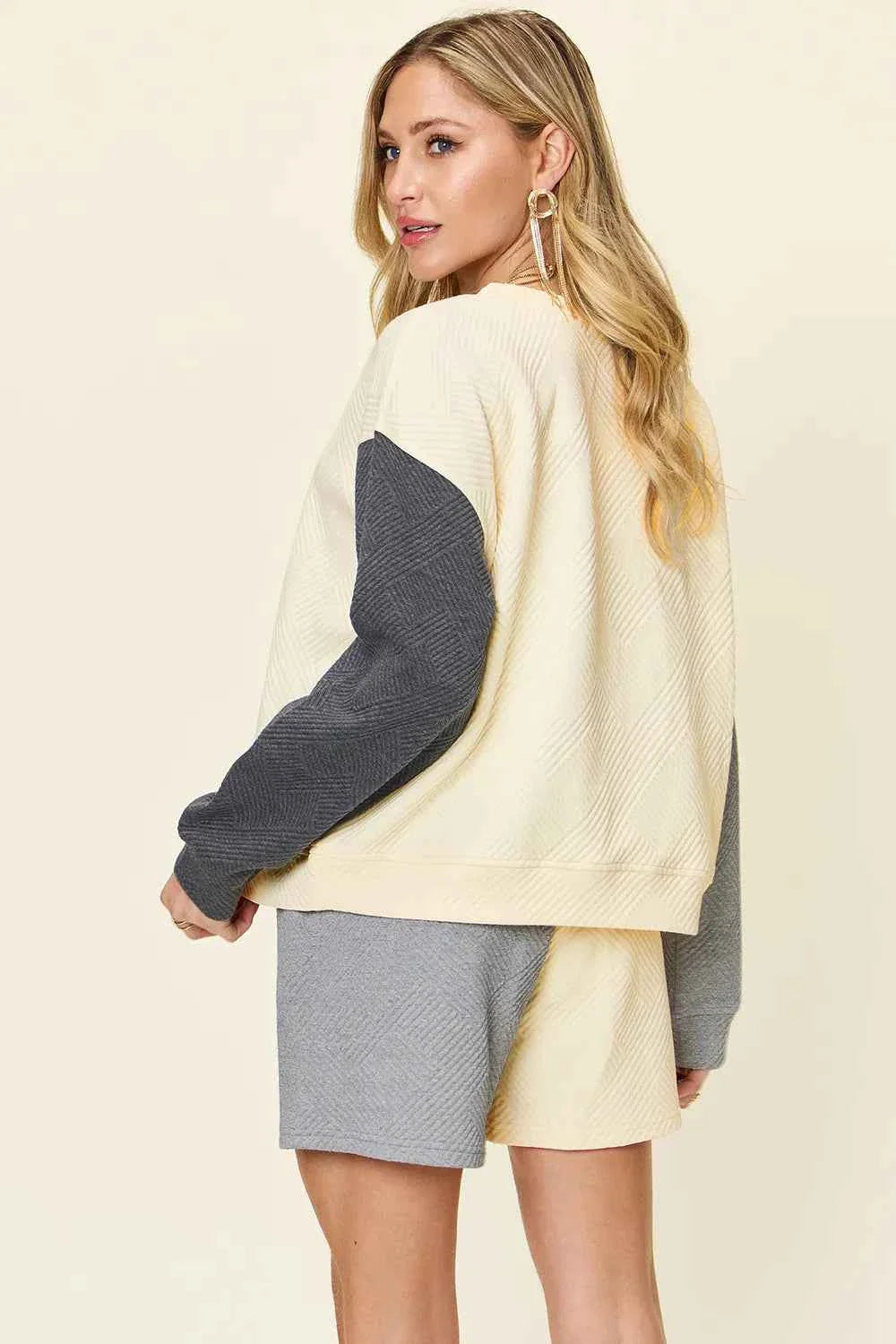 Conjunto de Hombros de Dos Piezas con Bolsillos Contrastantes