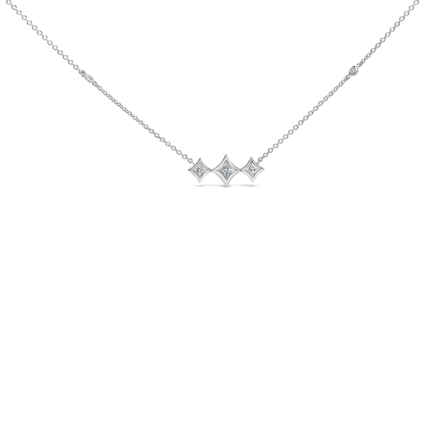 Collier en diamant princesse 3 pierres en or blanc 10K - 18 pouces