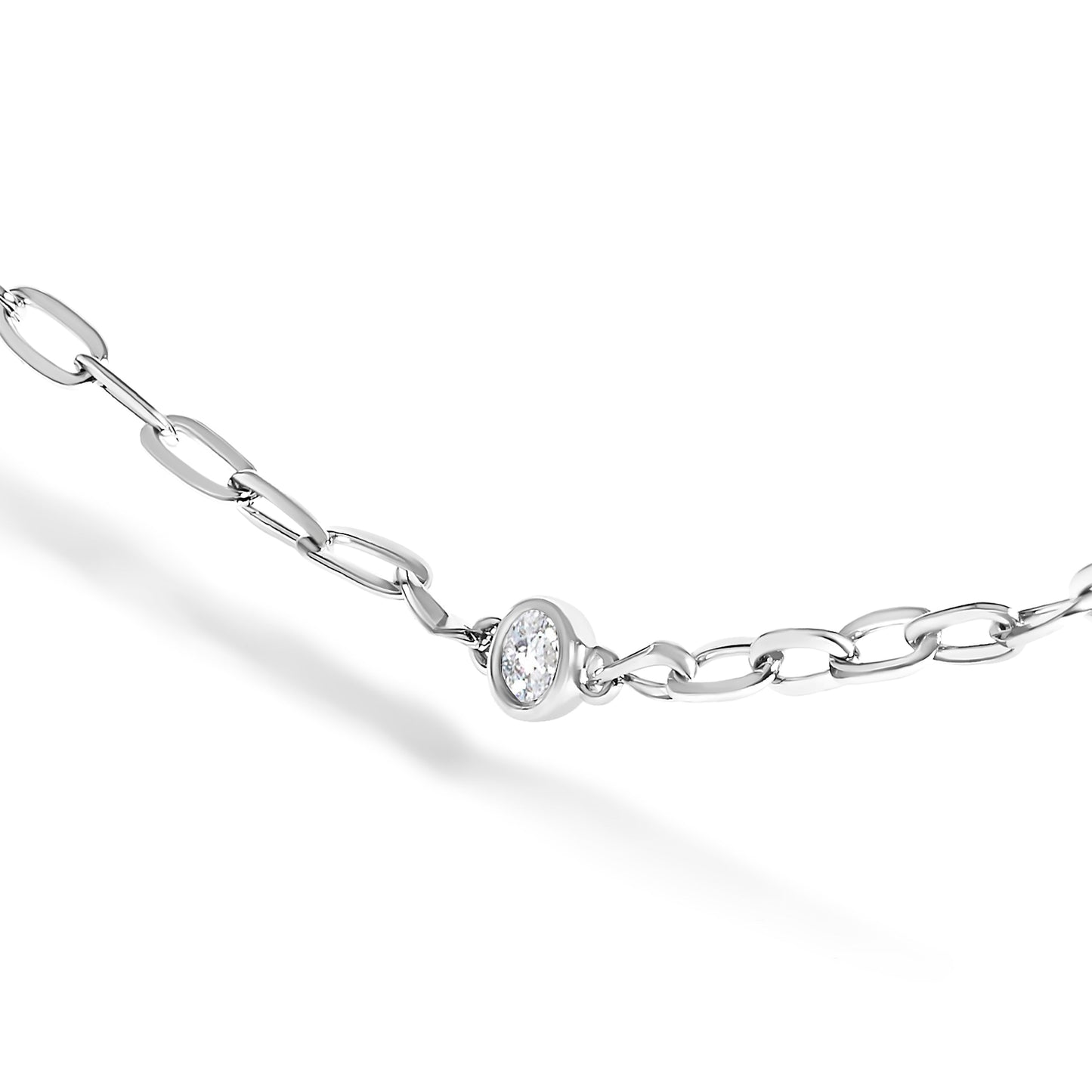 Collar de cadena de papel clip con diamantes en engaste de bisel de oro blanco de 14K - 18"