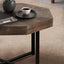 Mesa de café octagonal de madera marrón antigua con patas de metal