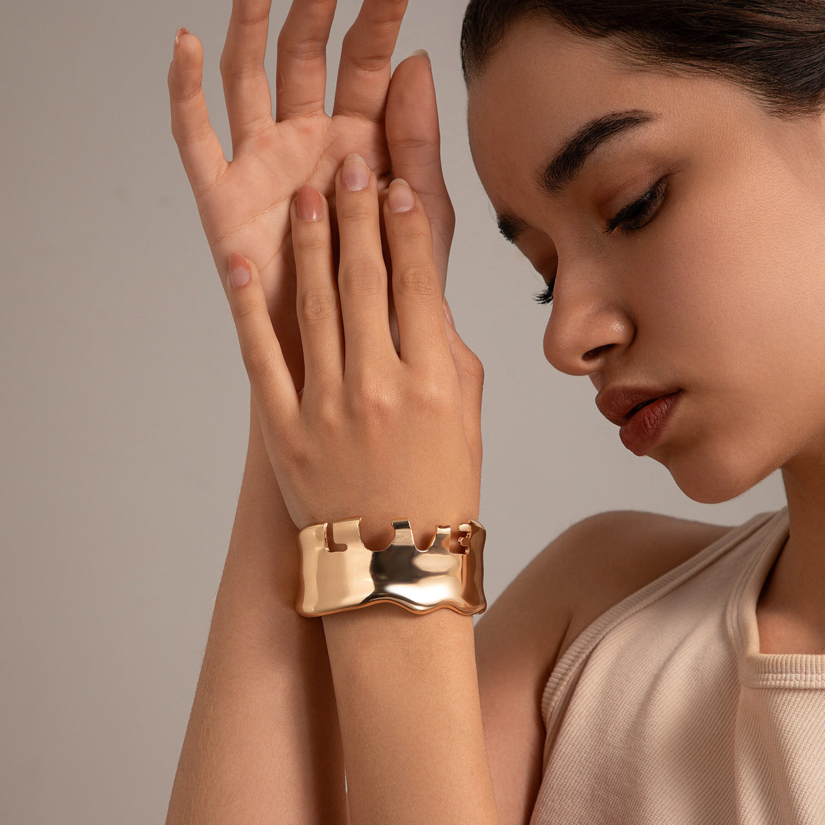 Versatile Irregular Opening Bracelet in Metal Style