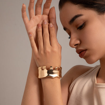 Versatile Irregular Opening Bracelet in Metal Style