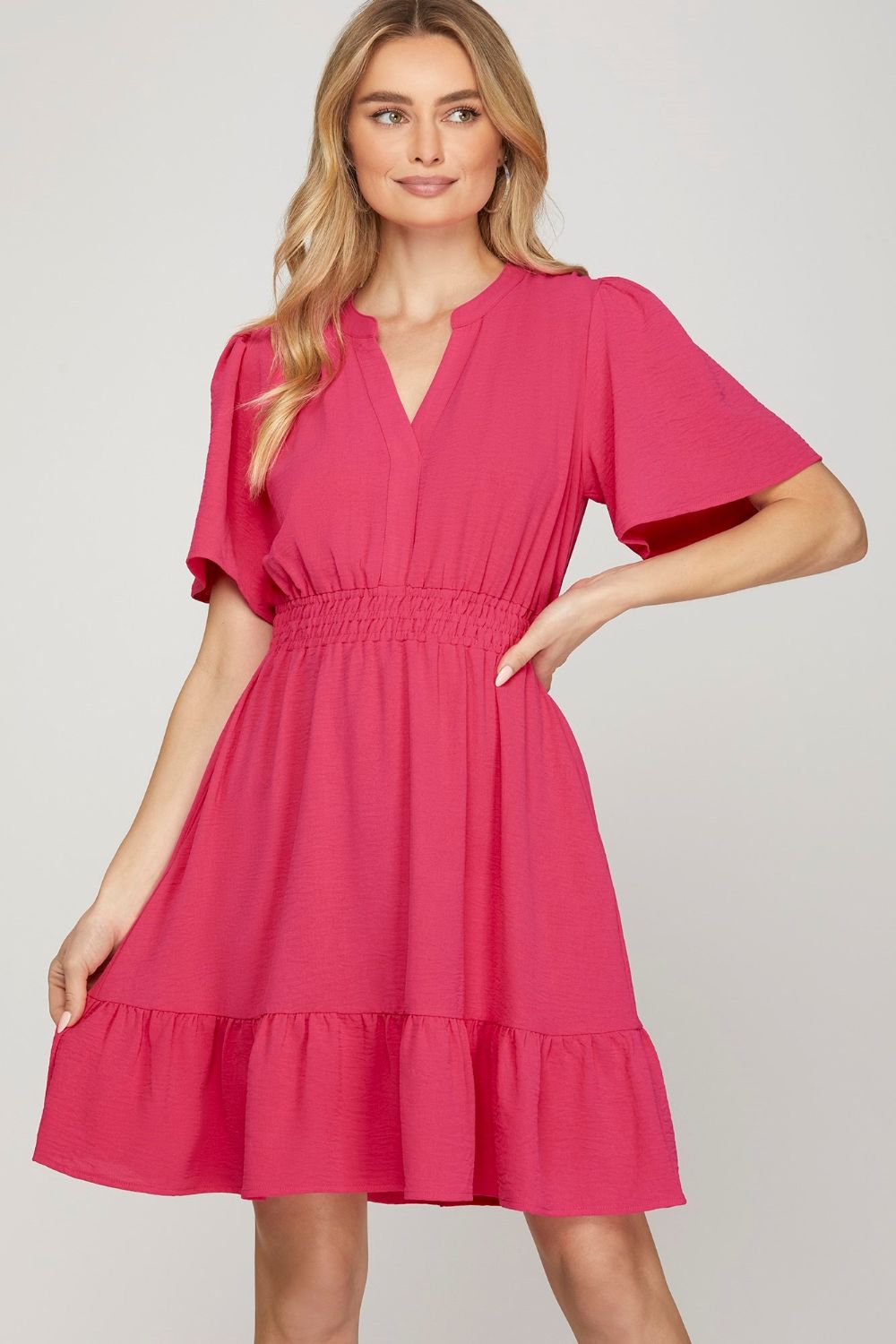 Robe mini à manches flottantes et ourlet volanté