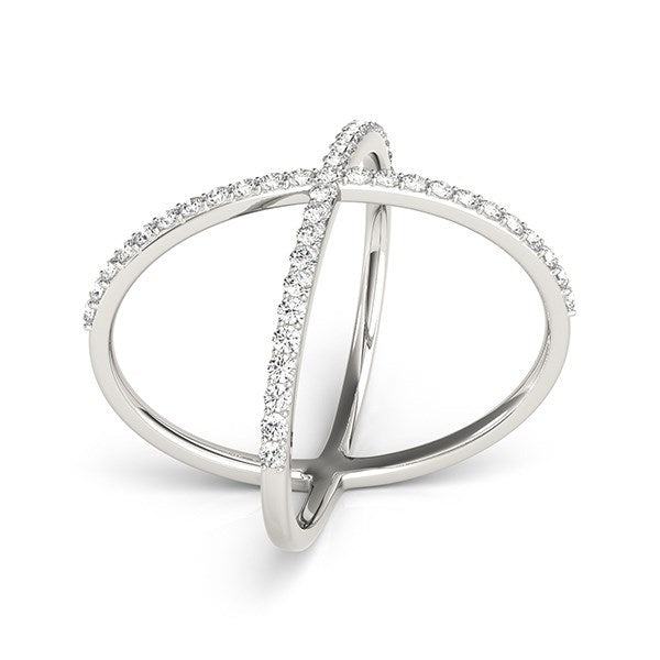 Anillo delgado estilo X de oro blanco de 14k con diamantes