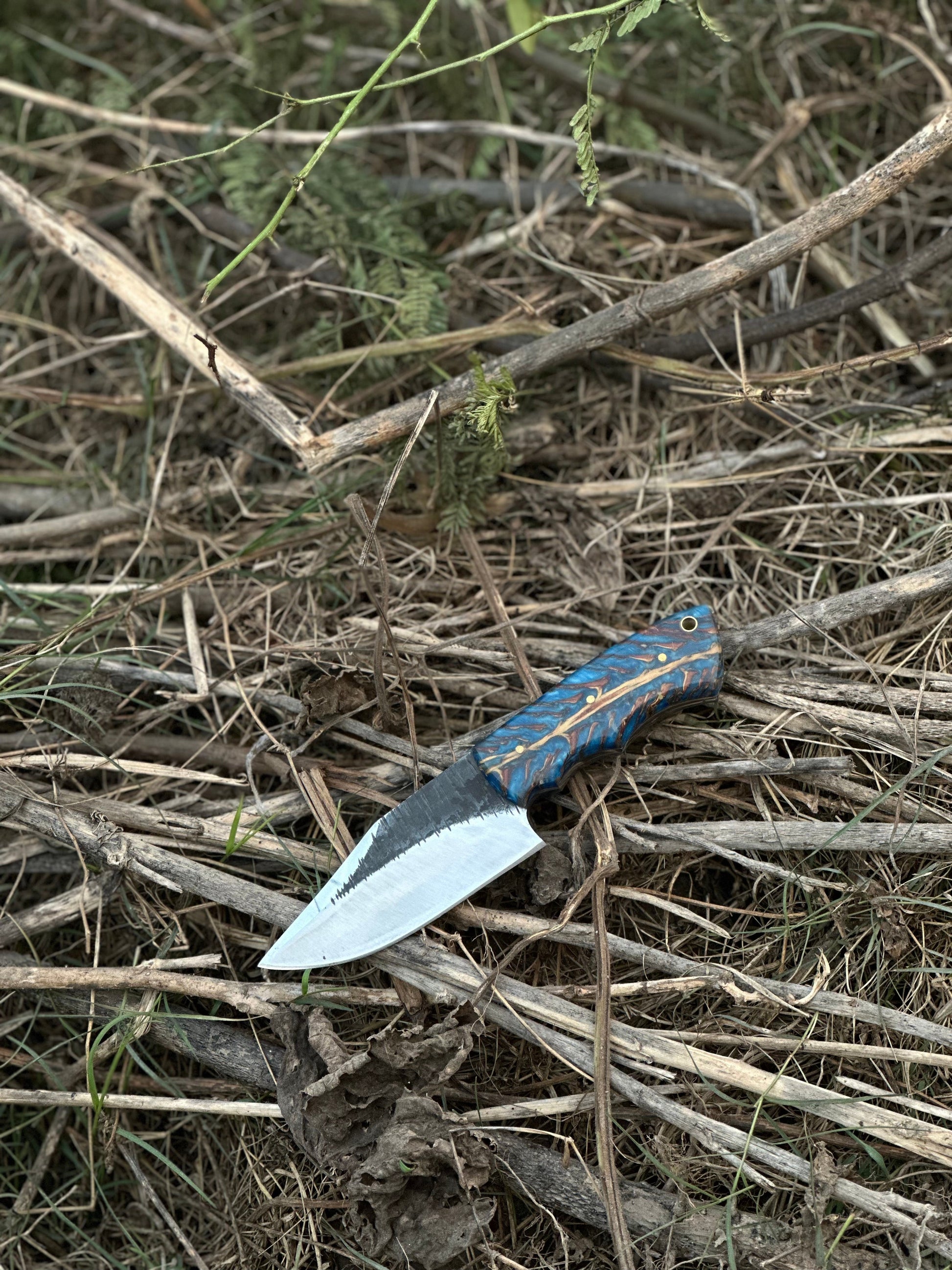 Premium 9" D2 Steel Hunting Knife with Unique Pine Cone Resin Handle & Leather Sheath - Korvel
