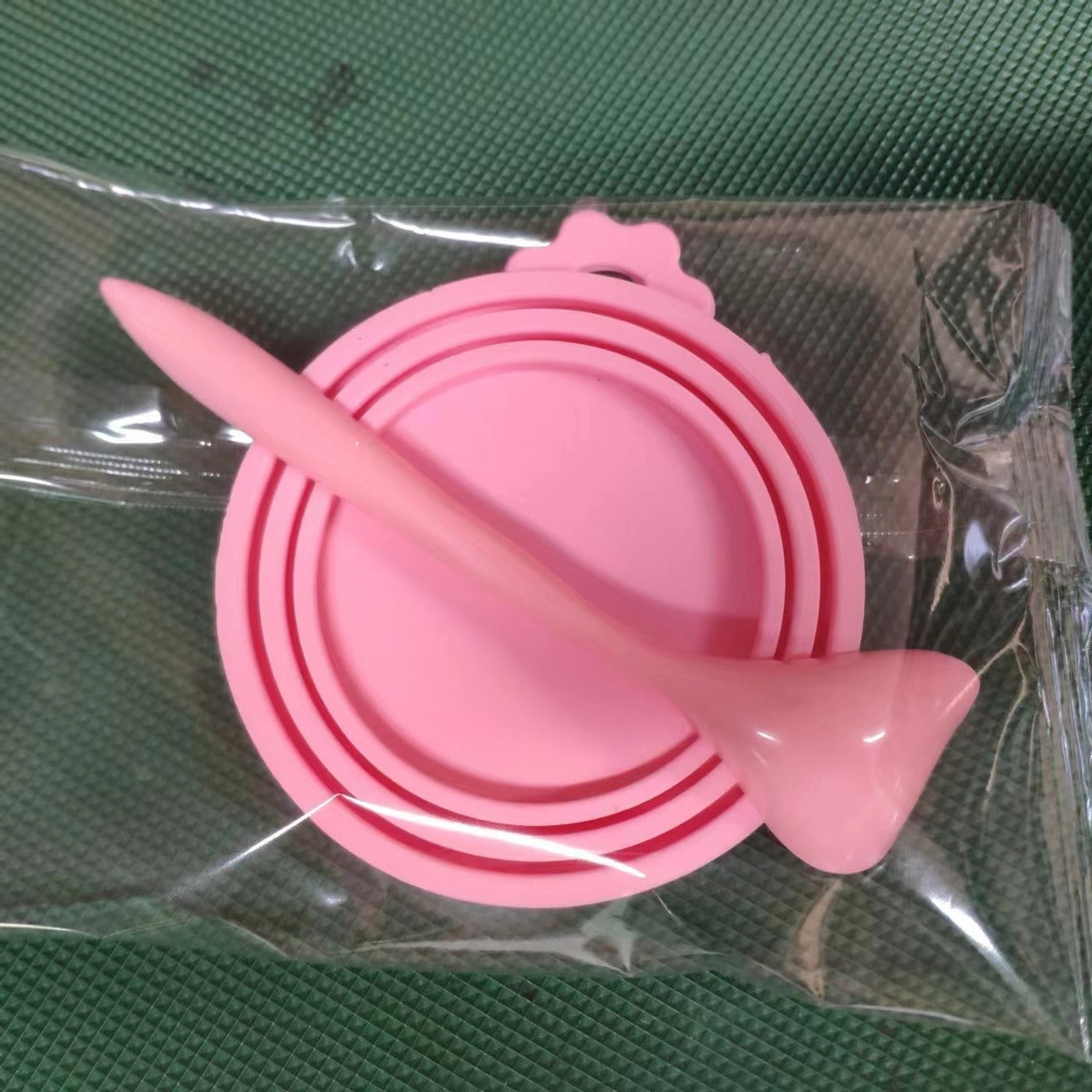 Silicone pet can lid preservation lid pet supplies wholesale silicone can lid - Korvel