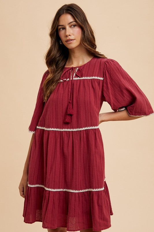 Robe à Manches Mi-Longues à Volants avec Détails Contrastés et Franges