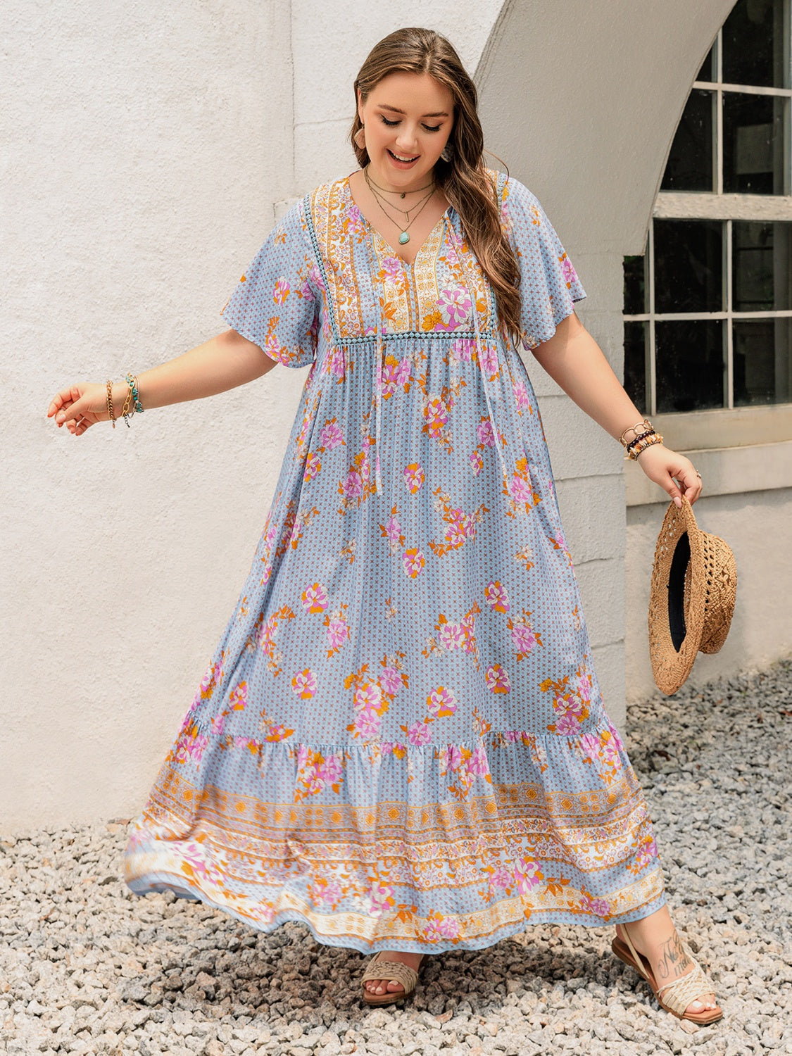 Elegante vestido maxi de talla grande con mangas de volantes en rosa púrpura
