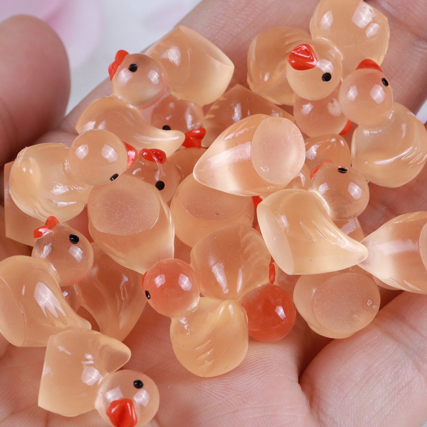 Resin luminous cartoon three-dimensional cute cartoon duck DIY car ornament keychain micro landscape hair clip decoration - Korvel