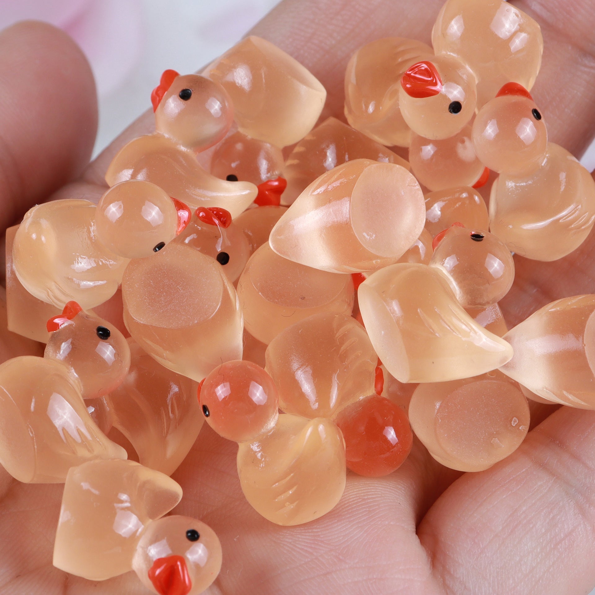 Resin luminous cartoon three-dimensional cute cartoon duck DIY car ornament keychain micro landscape hair clip decoration - Korvel