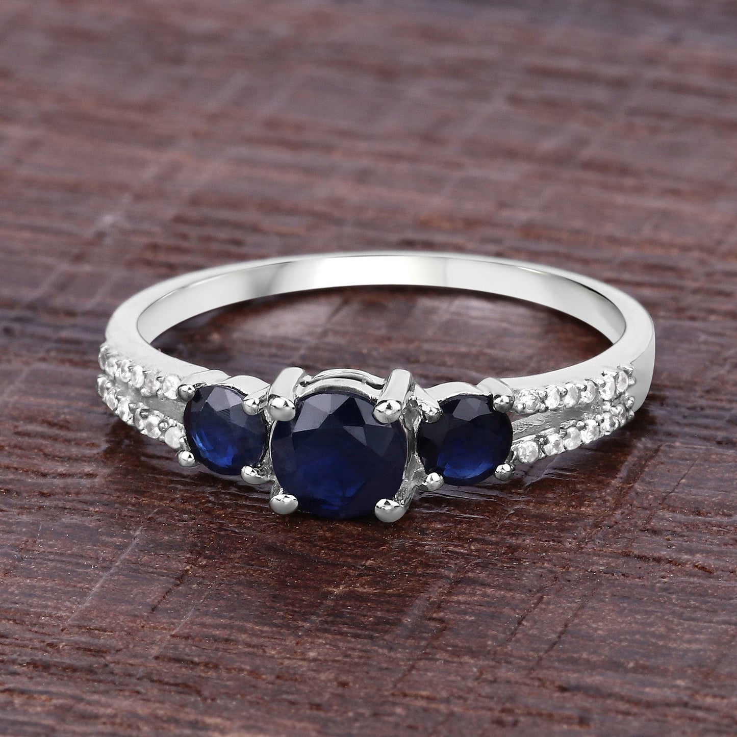 Bague en or blanc 14K avec saphir bleu et diamants de 1,08 carat