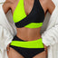 Conjunto de bikini cruzado en blanco y negro con contraste