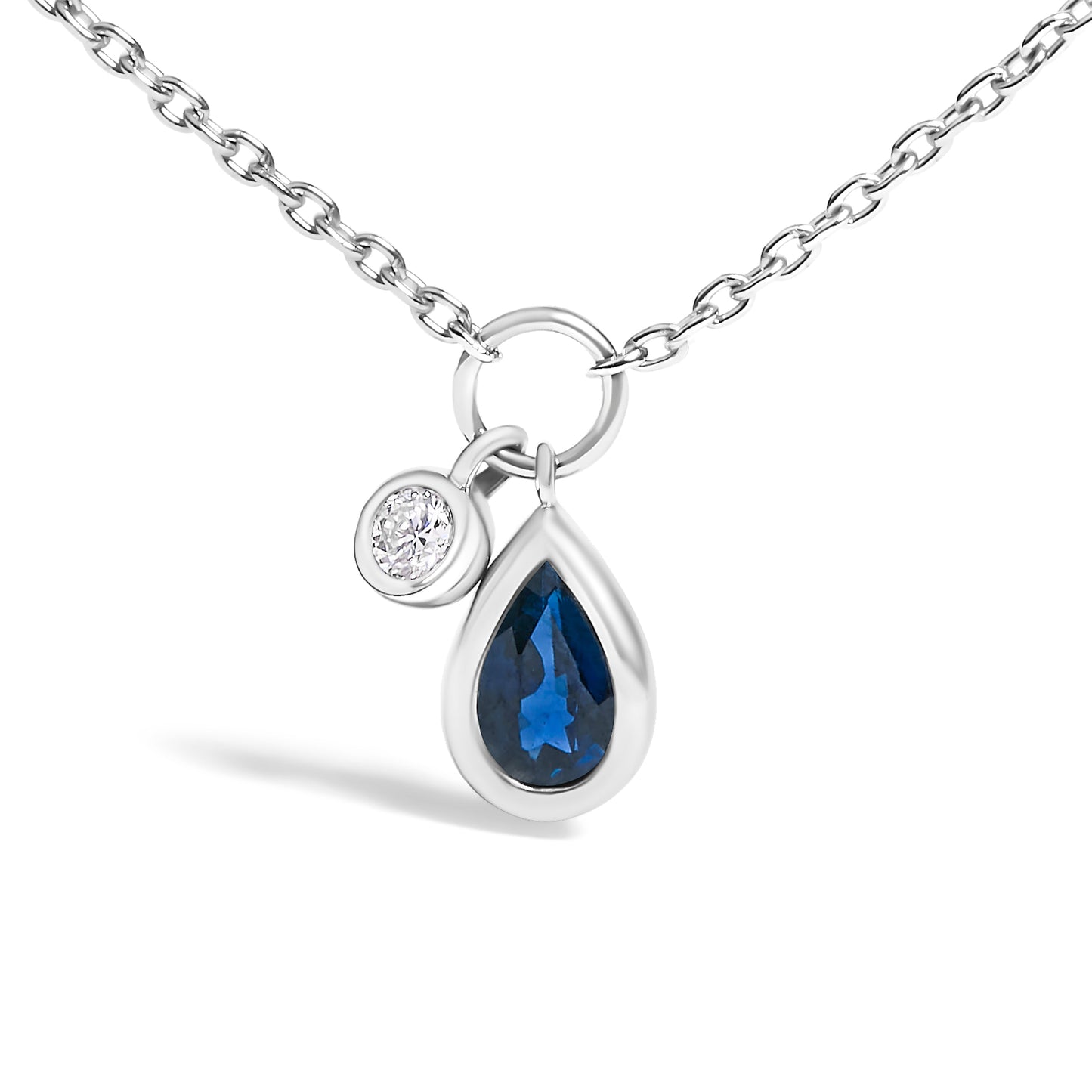 Collar con colgante de encanto de zafiro azul y diamante en oro blanco de 10 quilates - 18"