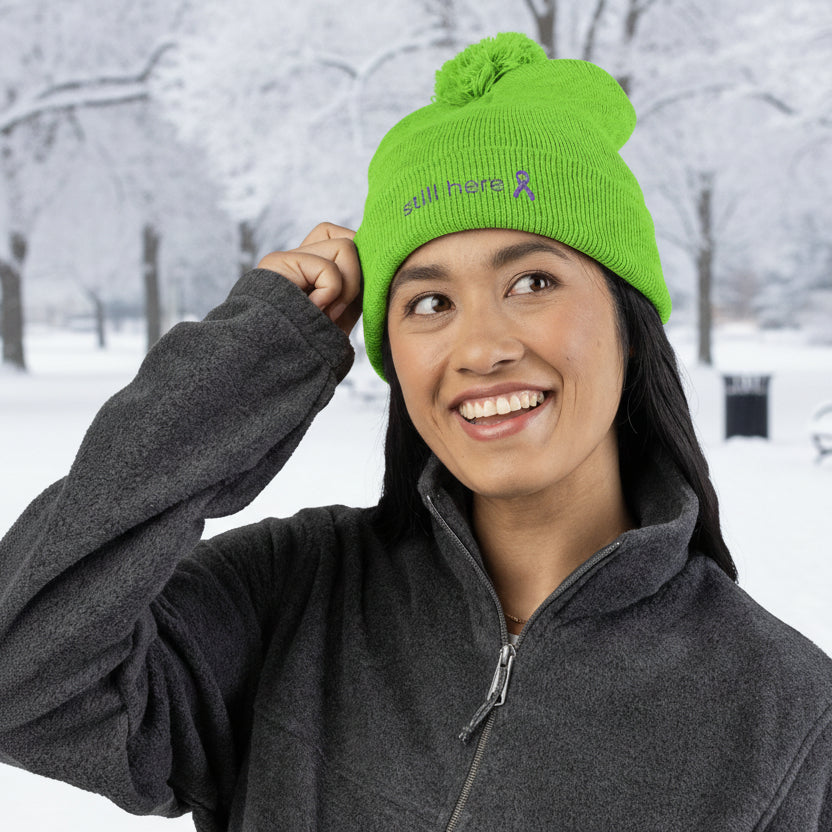 Gorro de Pom-Pom Still Here – Sombrero de Tejido para la Conciencia de la Epilepsia