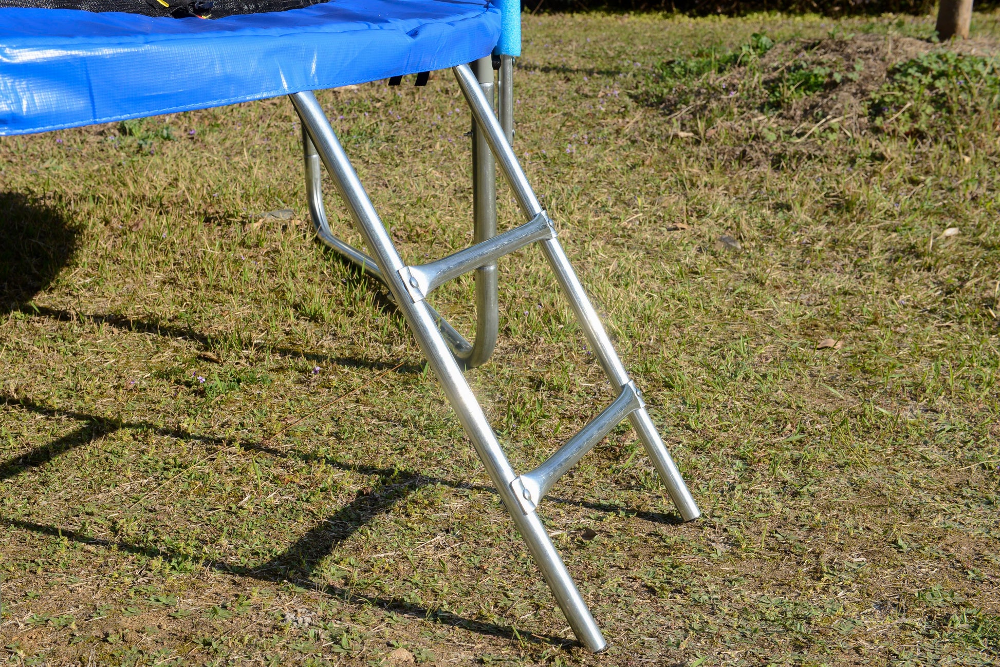 14 FT TRAMPOLINE OUTSIDE SAFETY NET WITH BASKETBALL HOOP - Korvel
