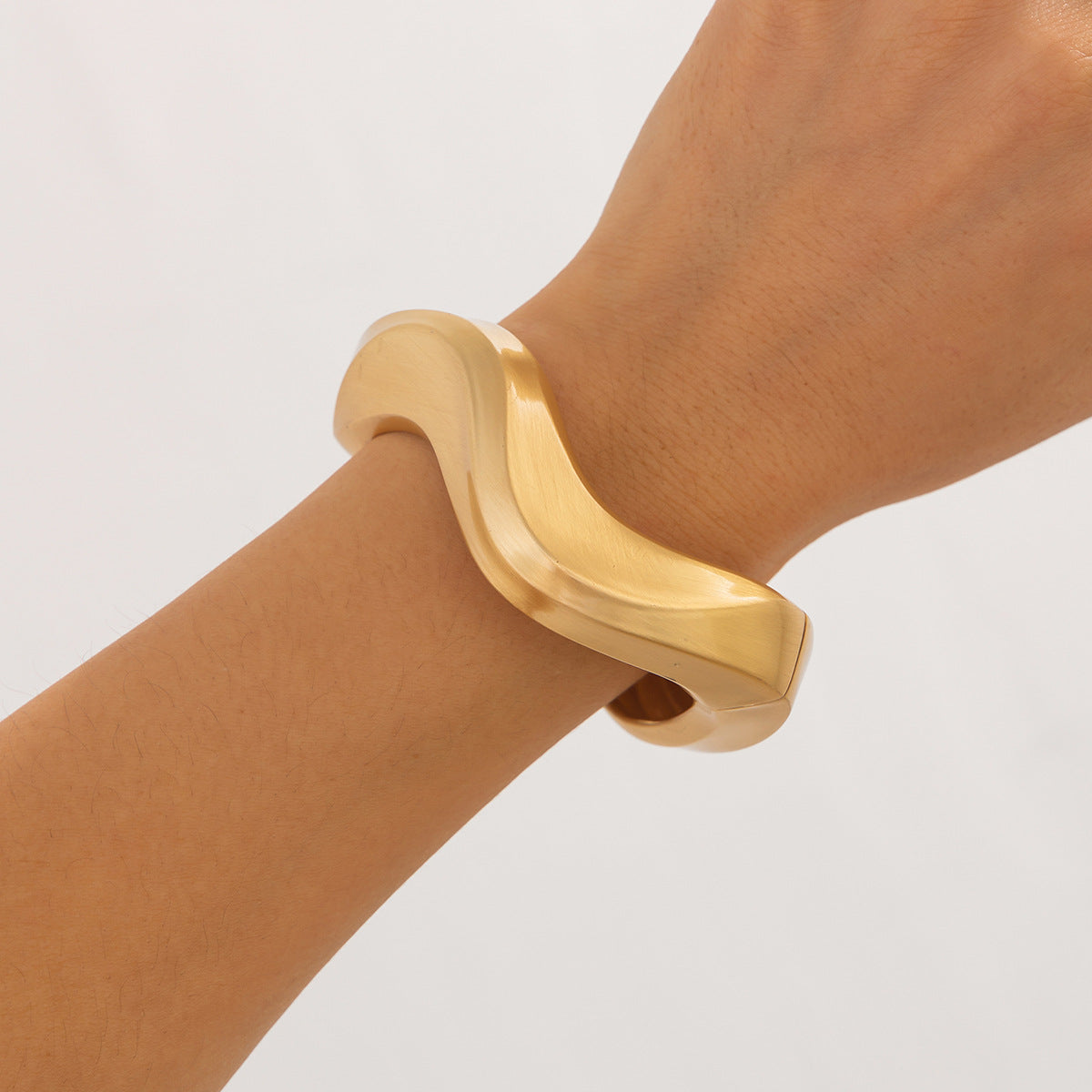 Bracelet Printanier à Bords Irréguliers avec Pliages Métalliques