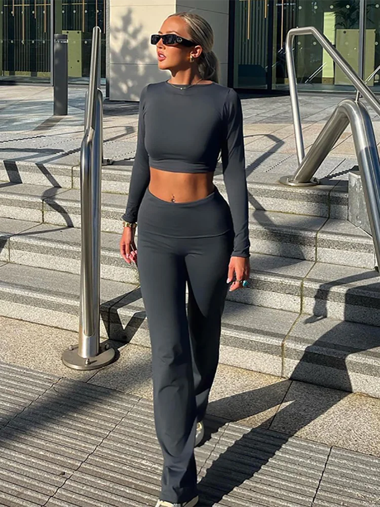 Ensemble Crop Top Chic et Pantalons Évasés