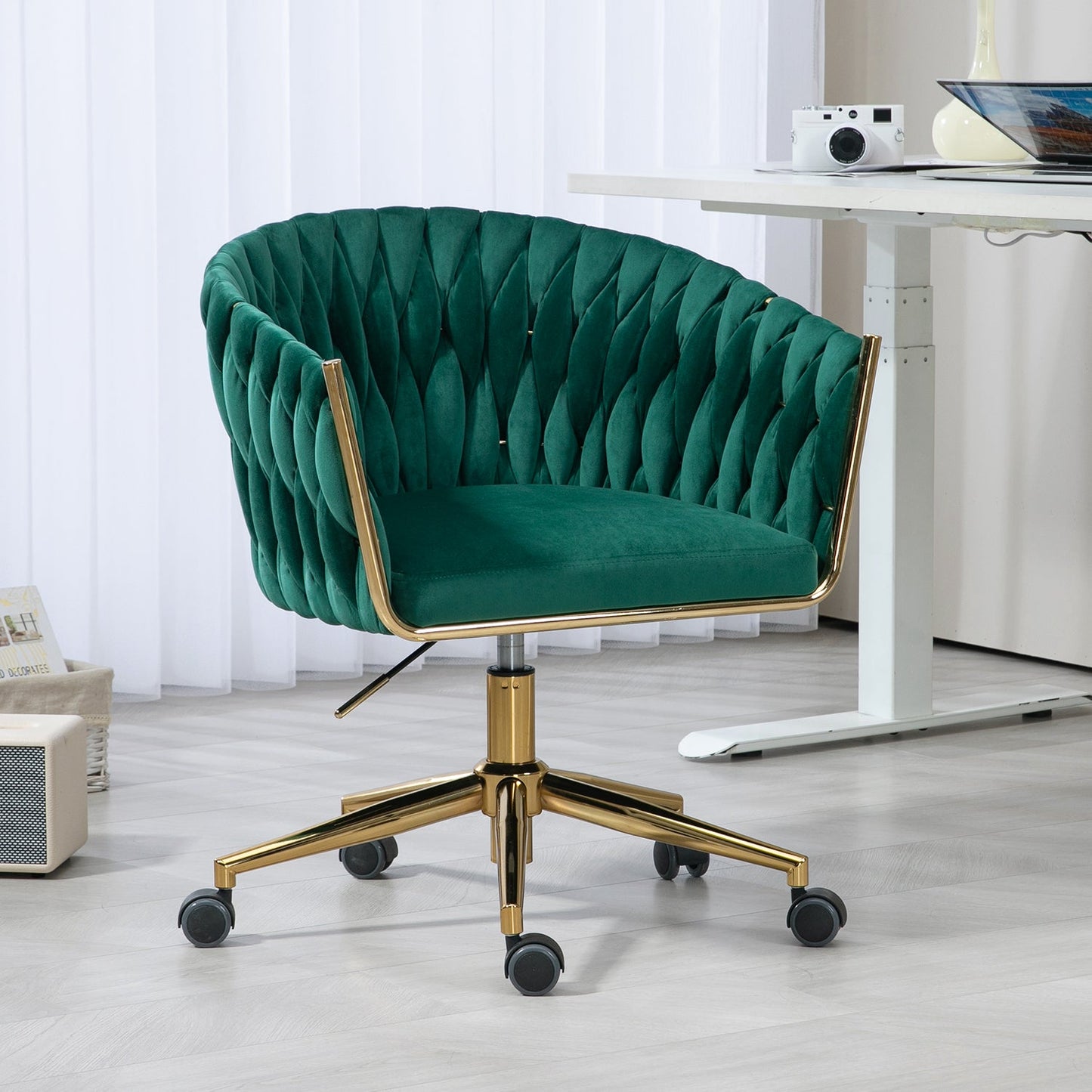 Sillón moderno verde tejido a mano con ruedas y altura ajustable
