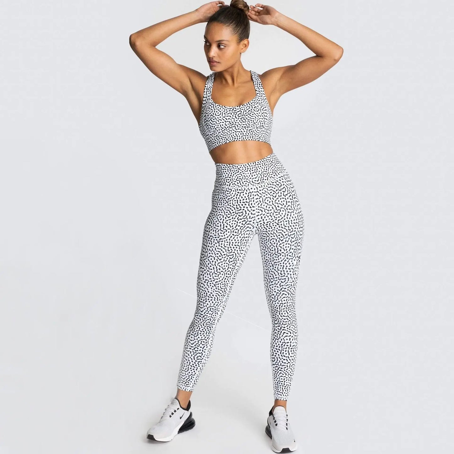Solid Color Yoga Outfit for Active Lifestyle