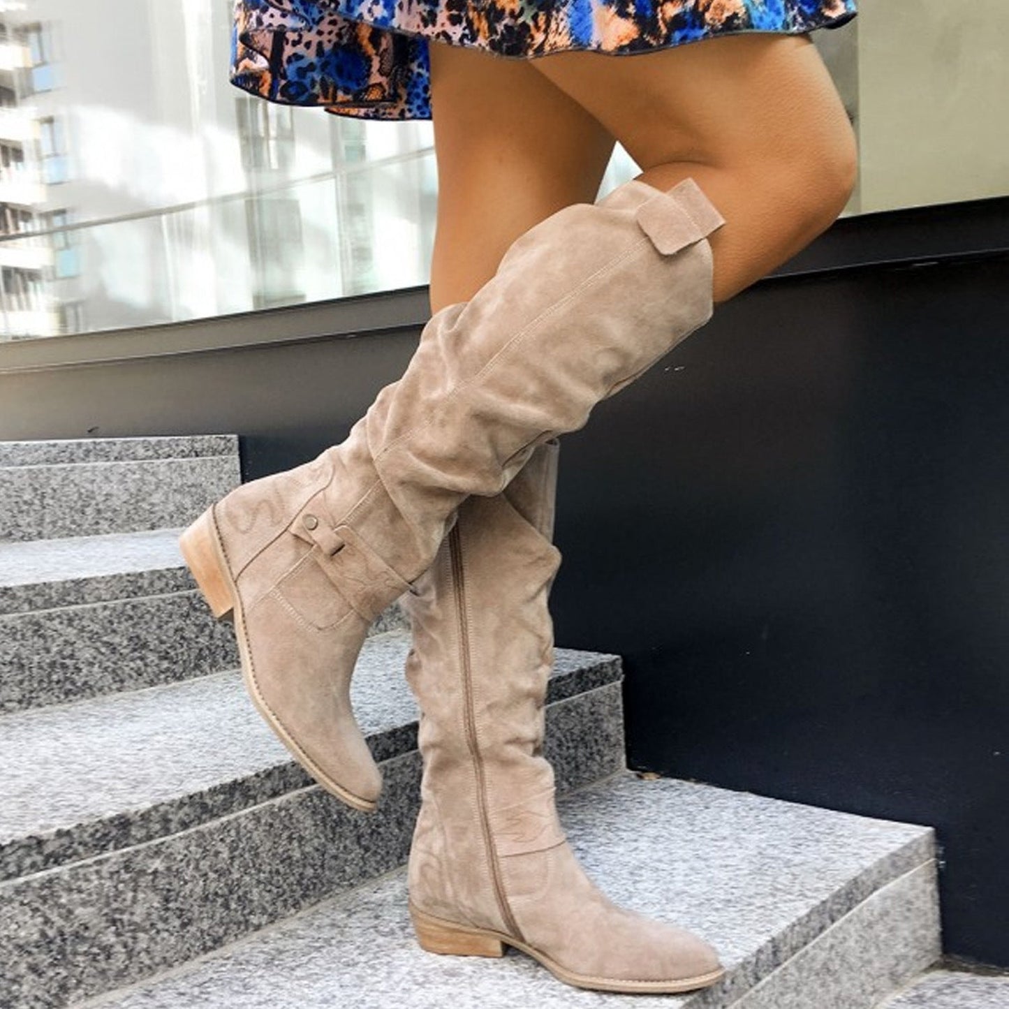 Botas de Mujer de Suede con Cremallera Lateral y Tacón Bajo Elegante