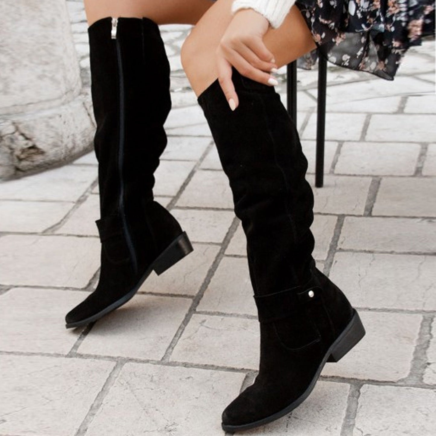 Botas de Mujer de Suede con Cremallera Lateral y Tacón Bajo Elegante