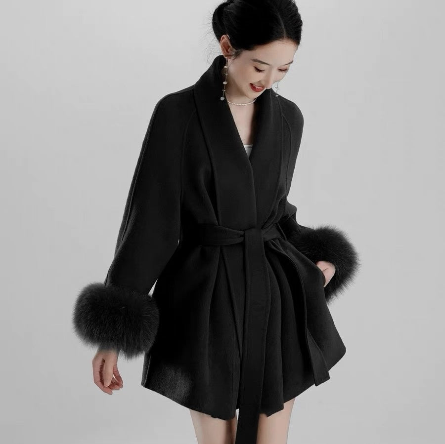 Manteau court en cachemire double face en fourrure de renard noir élégant pour femmes