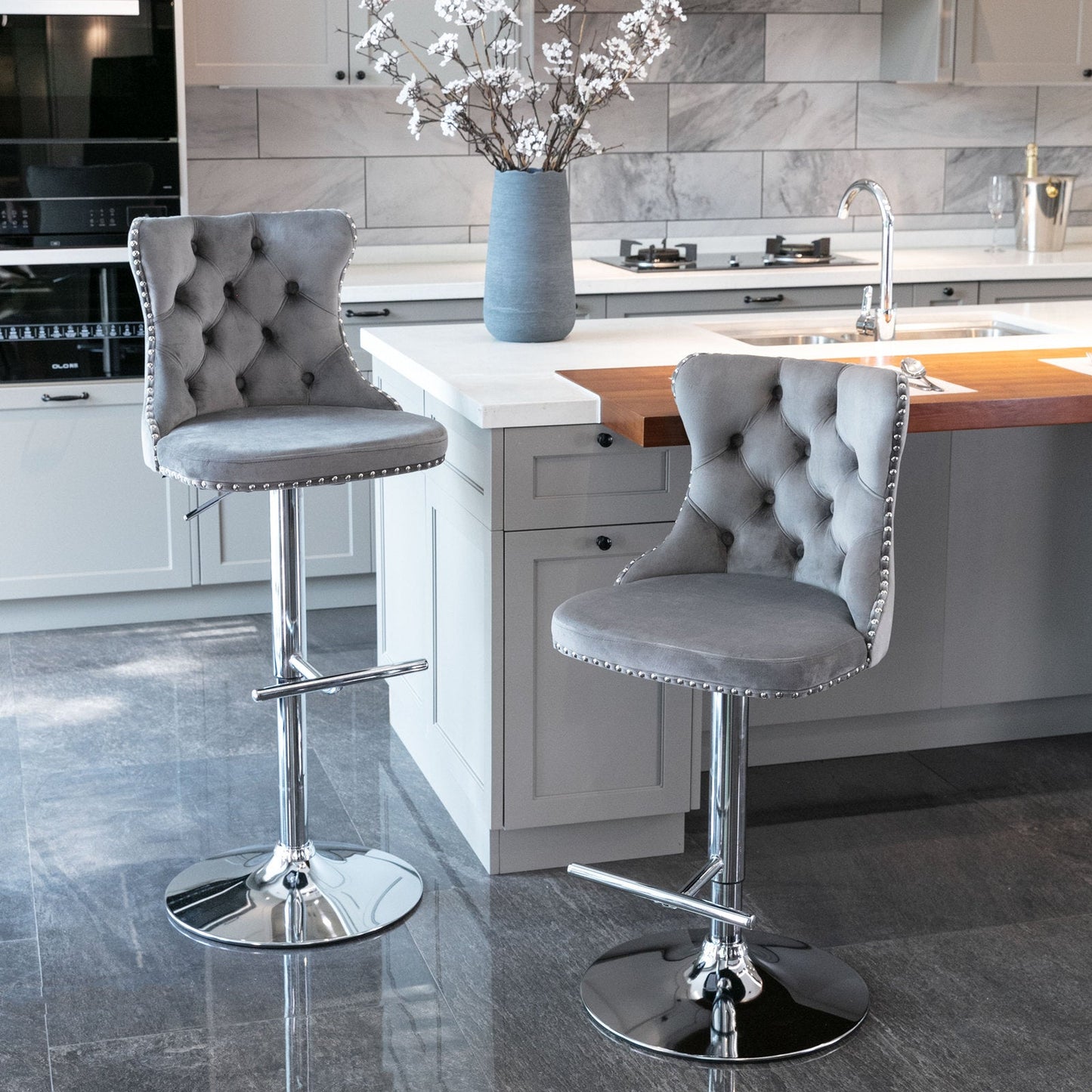 Ensemble de 2 tabourets de bar gris réglables avec base en chrome