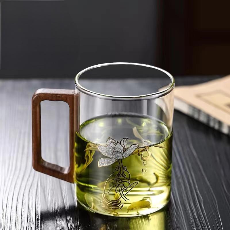 High end green tea cup with walnut handle and lid. High temperature resistant glass office drinking cup - Korvel