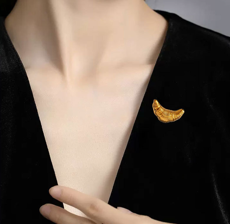 Croissant corsage brooch high-end female design niche silver croissant internet celebrity couple badge - Korvel