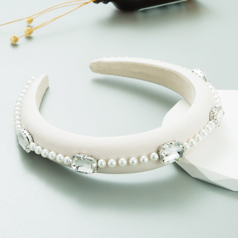 Ornement capillaire en perles et strass - Accessoire de tête élégant