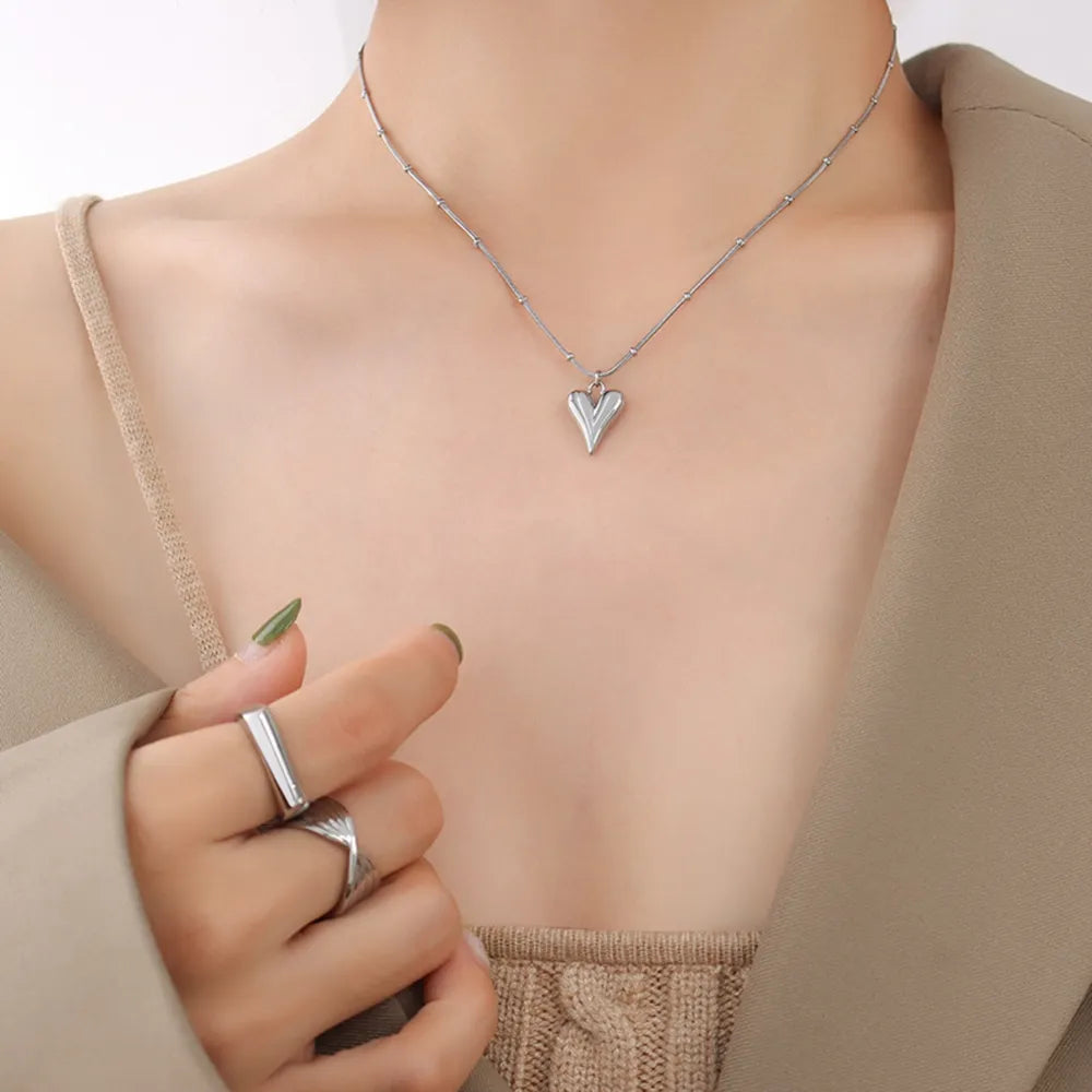 Fashionable and minimalist heart-shaped necklace with titanium steel plated 18K real gold necklace - Korvel