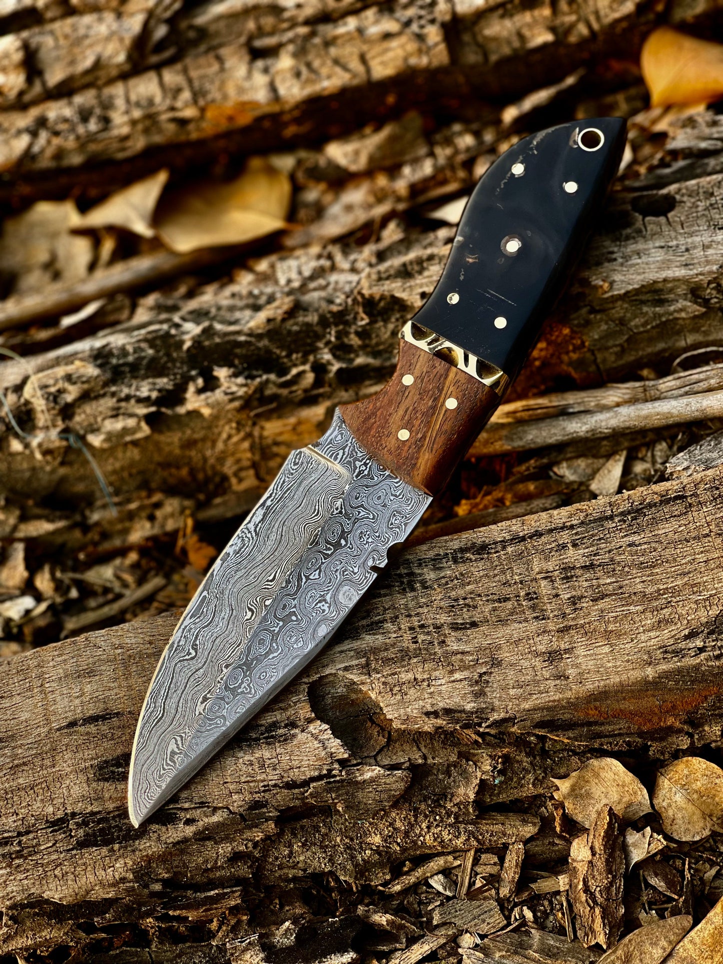 8" Handcrafted Damascus Steel Skinning Knife with Buffalo Horn & Rosewood Handle, Leather Sheath - Korvel