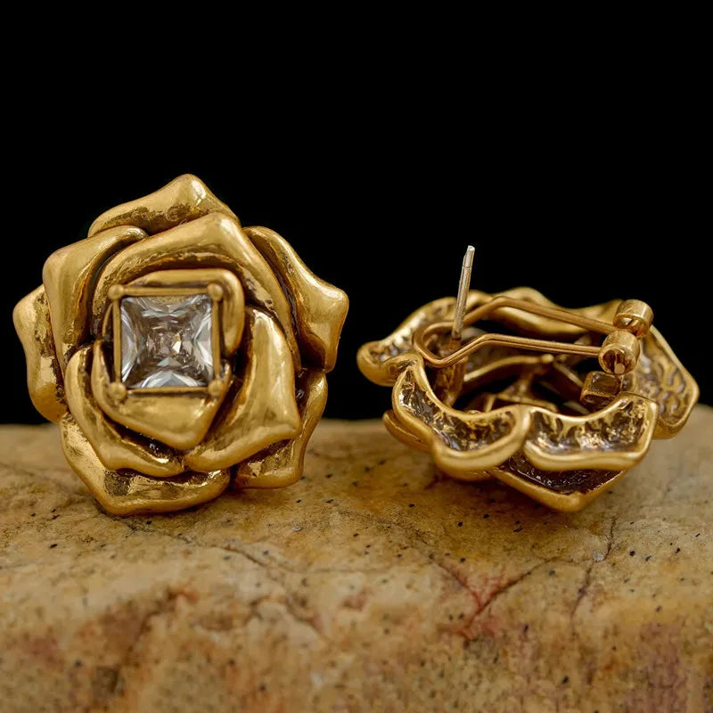 Boucles d'oreilles élégantes en laiton doré en forme de rose pour femmes