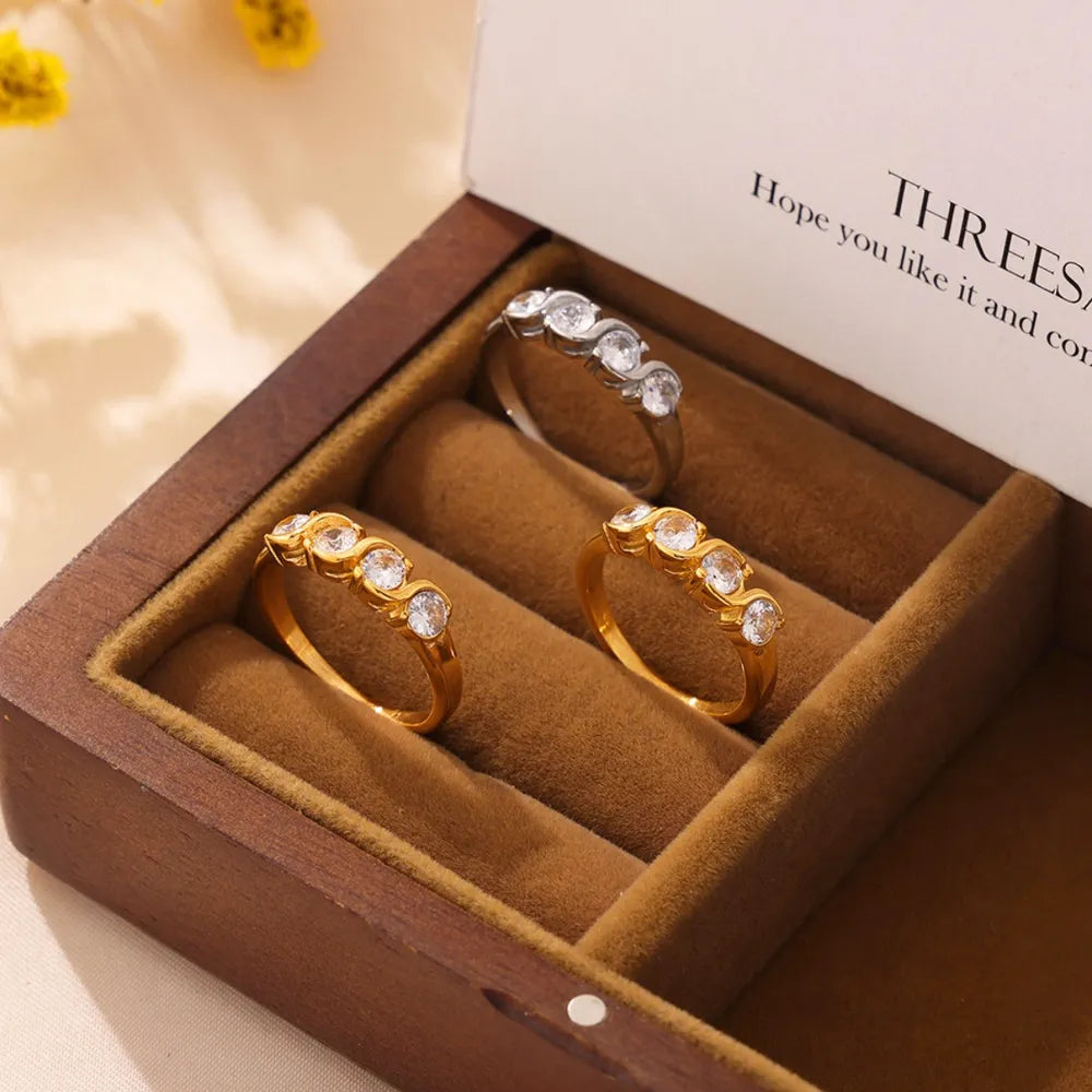 Anillo de Acero Inoxidable Estilo Palacio Frío para Mujeres