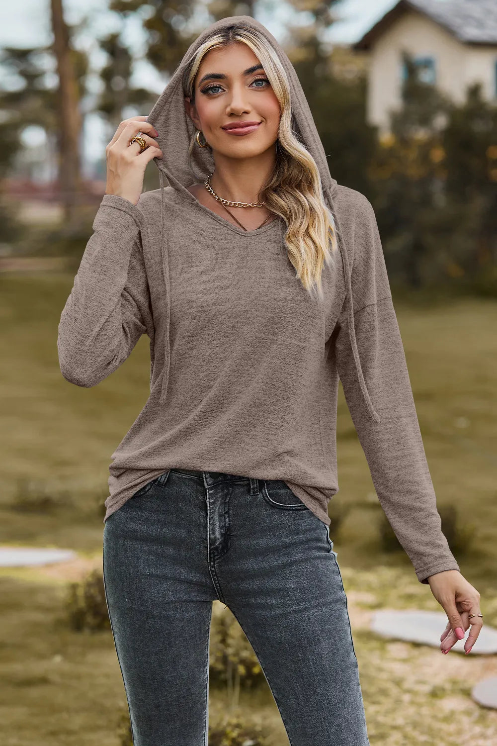 Camiseta con Capucha y Hombros Caídos con Cordón
