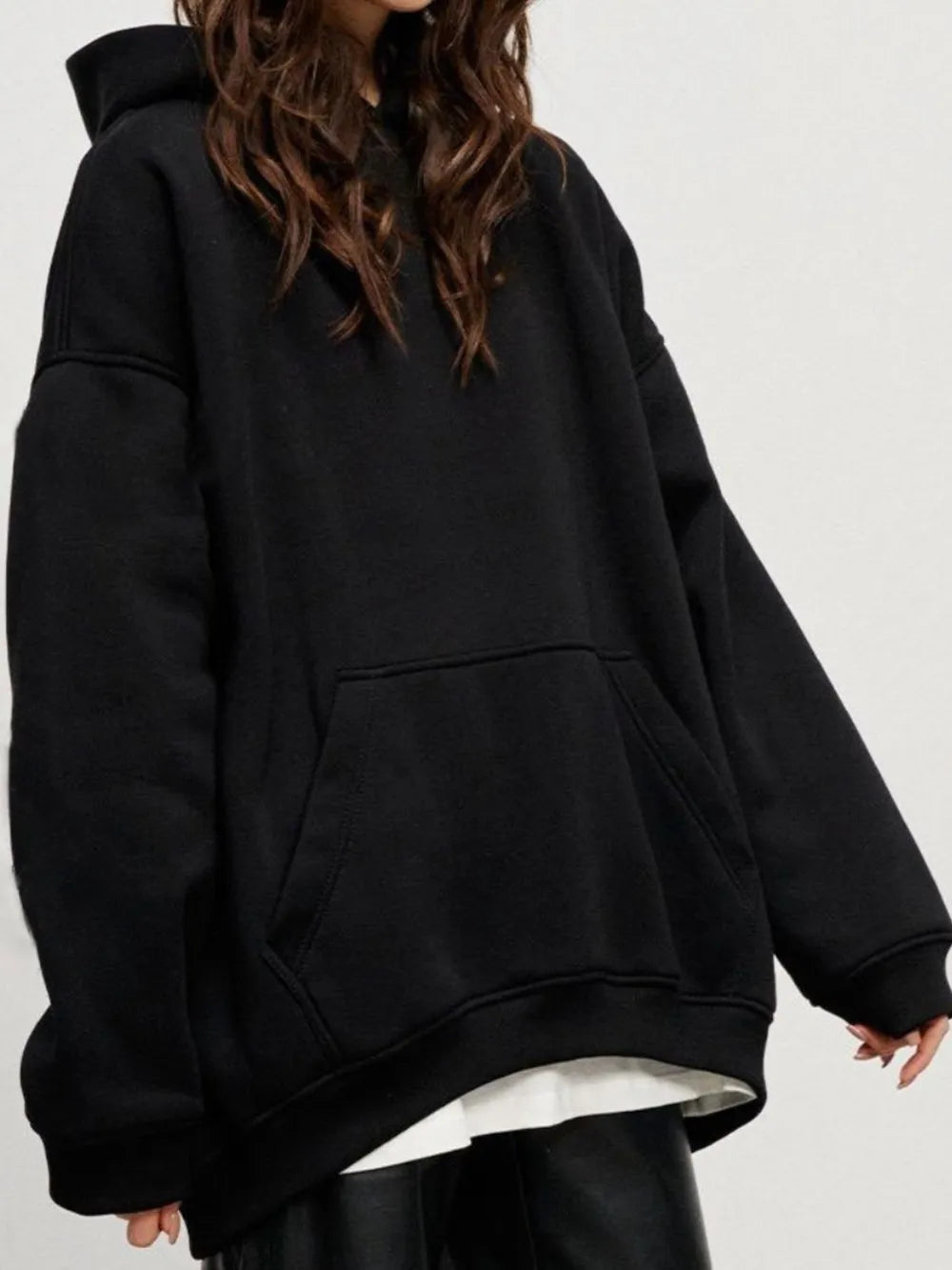 Hoodie à manches longues avec épaule tombante et poches