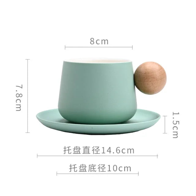 Ensemble de tasse et soucoupe en céramique élégante