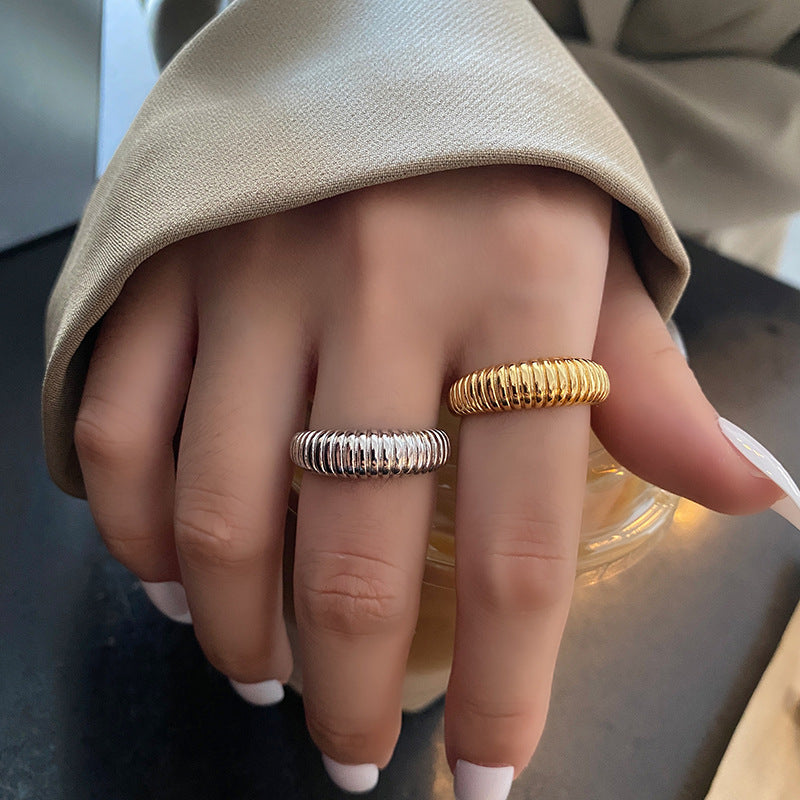 Elegant Spiral Pattern Open Finger Ring