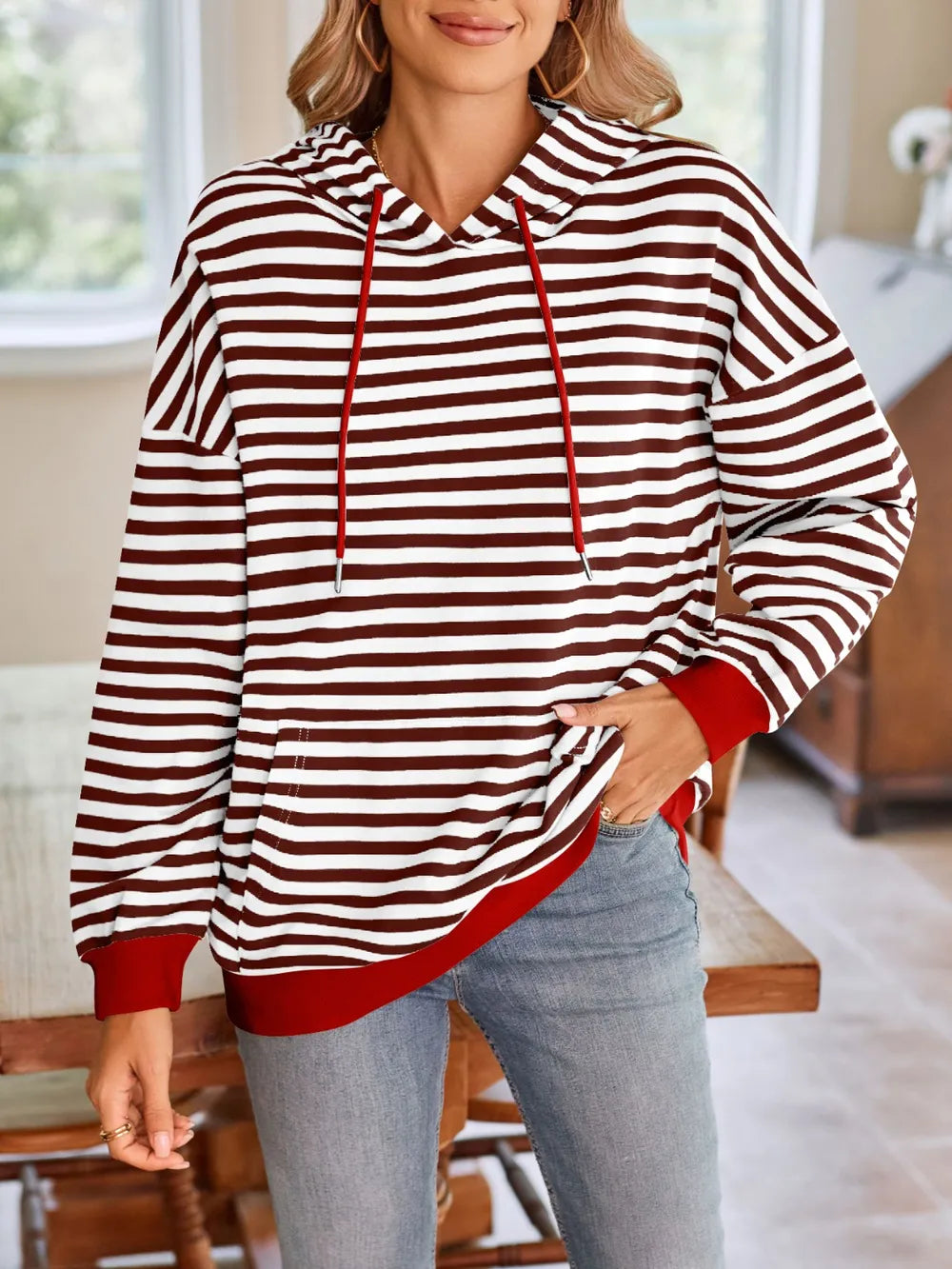 Sudadera con capucha a rayas suelta y casual