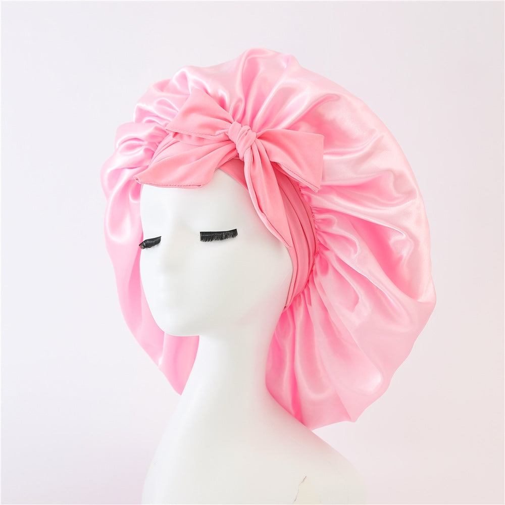 Turban élégant à large bord avec détail en nœud