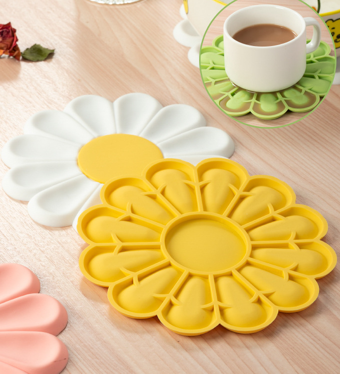 Creative Daisy Flower Household Oil and Heat Resistant Small Fresh Japanese and Korean Bowl and Plate Mats - Korvel
