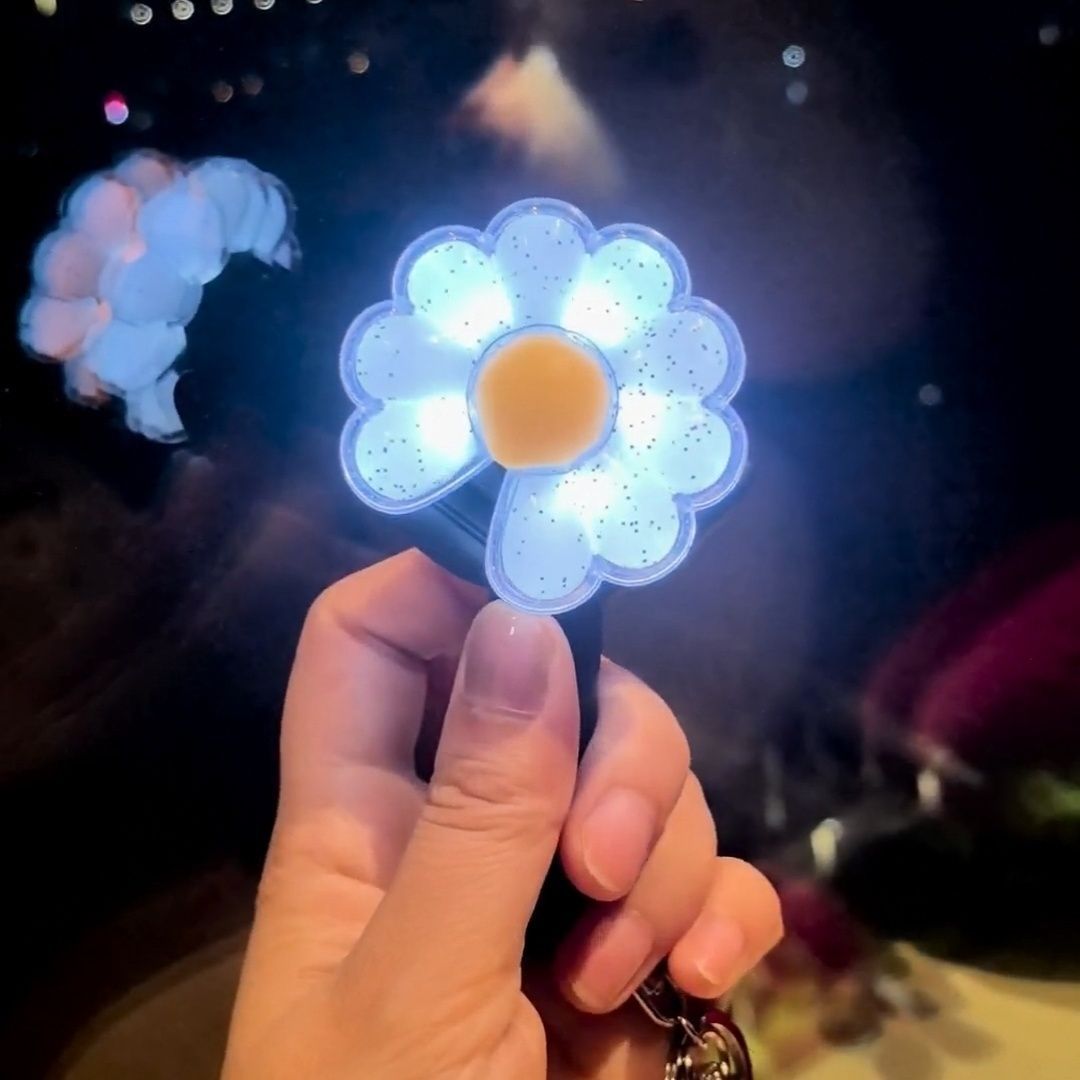 Daisy keychain GD gift pendant bag hanging decoration keychain peripheral gifts - Korvel