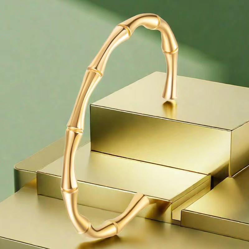 Bracelet en acier titane élégant pour femmes