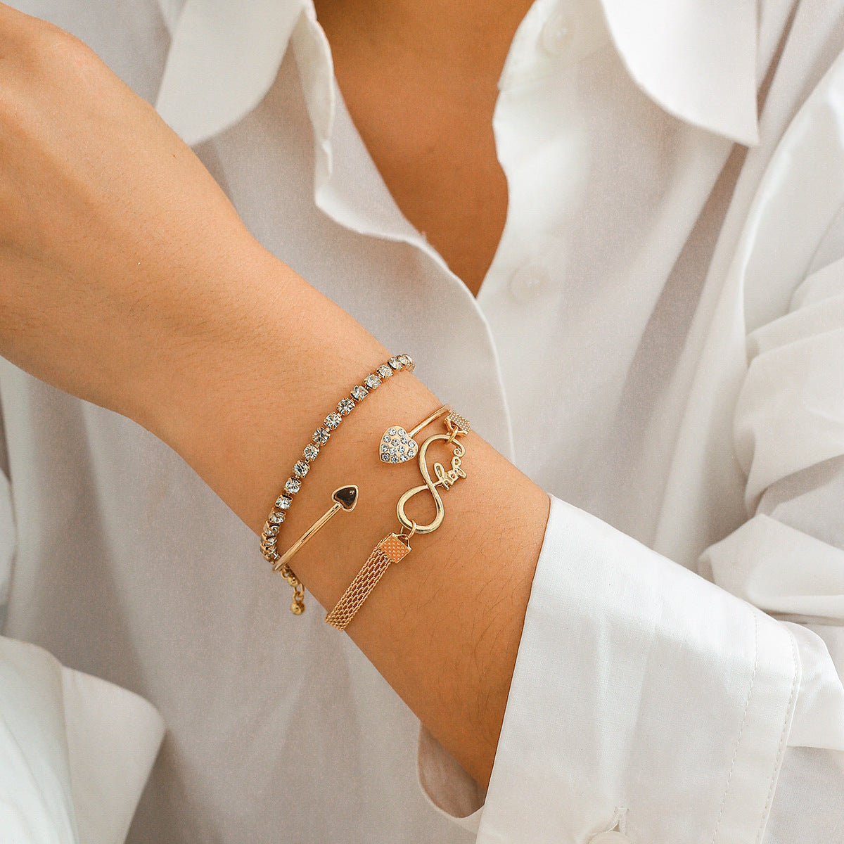 Bracelet en chaîne en diamant en forme de cœur élégant pour femmes