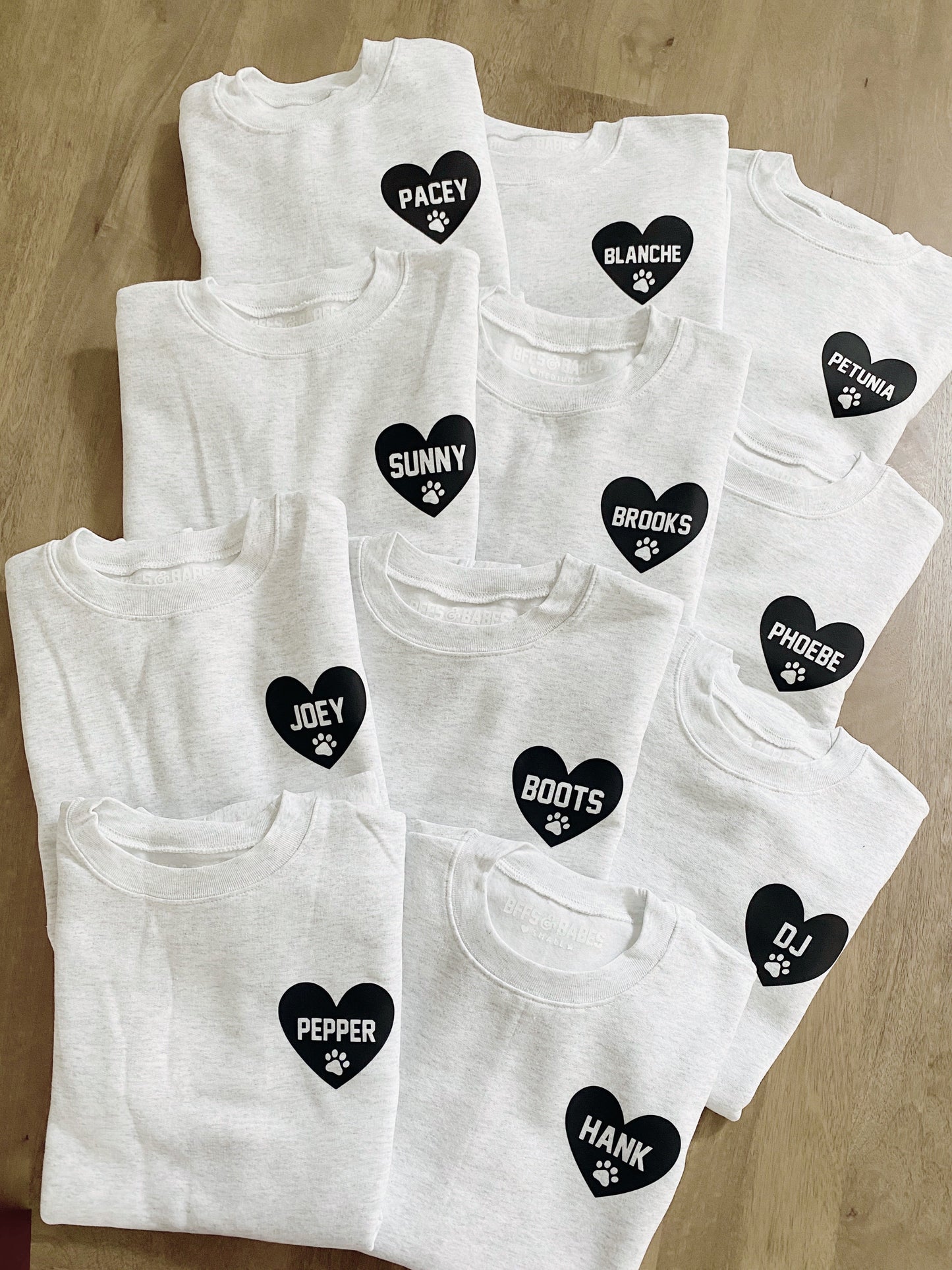 Sweatshirt Heart U Most Gris avec Imprimé de Patte Personnalisé