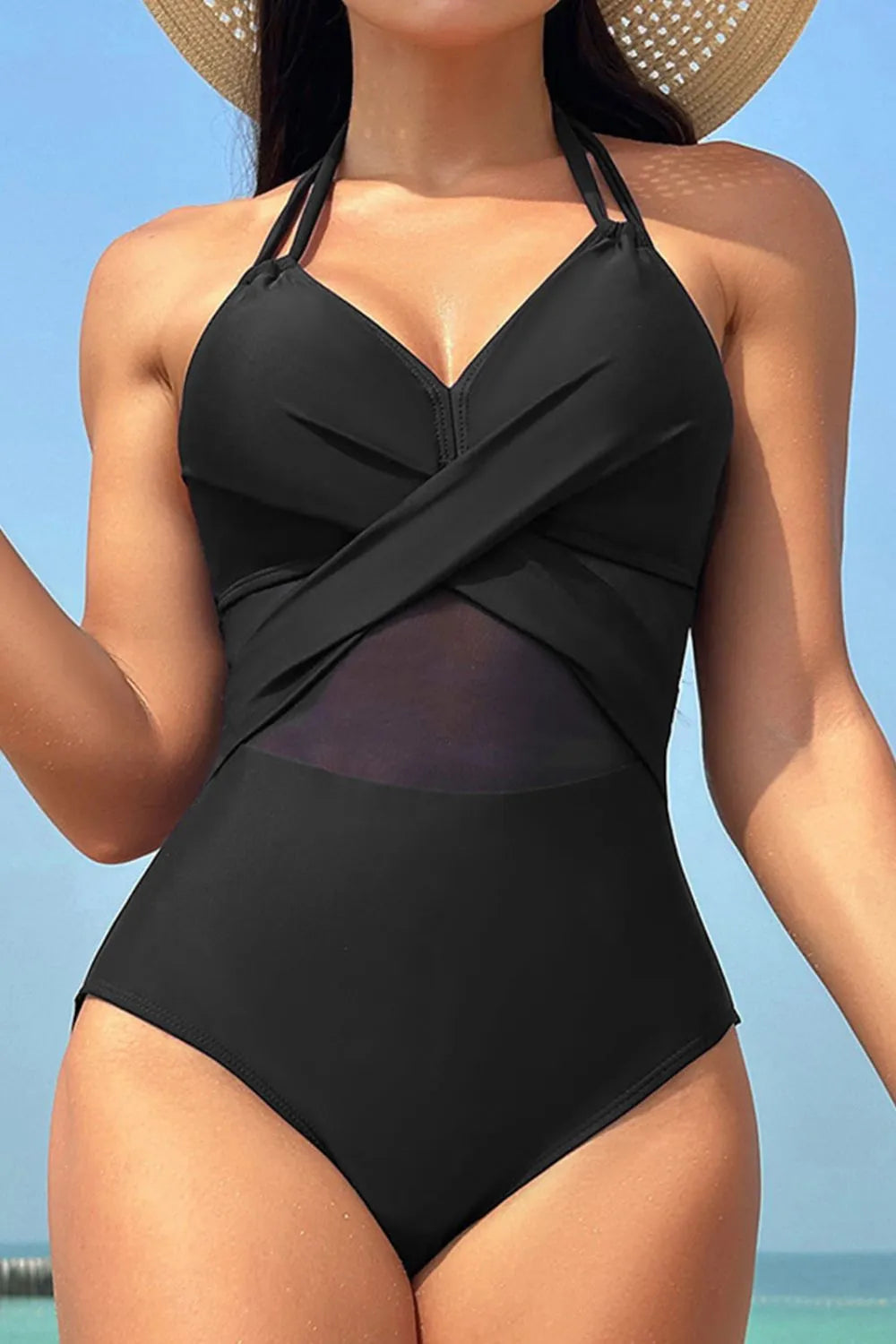 Traje de baño de una pieza con cuello halter entrecruzado