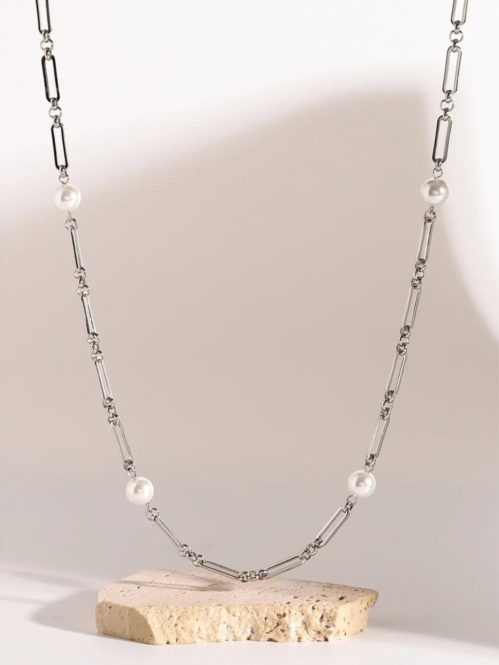 Collar de Cadena de Perlas de Acero Inoxidable Elegante