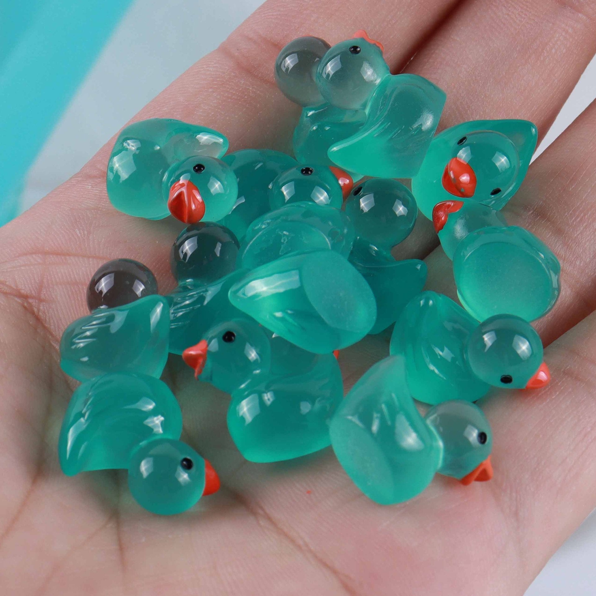 Resin luminous cartoon three-dimensional cute cartoon duck DIY car ornament keychain micro landscape hair clip decoration - Korvel