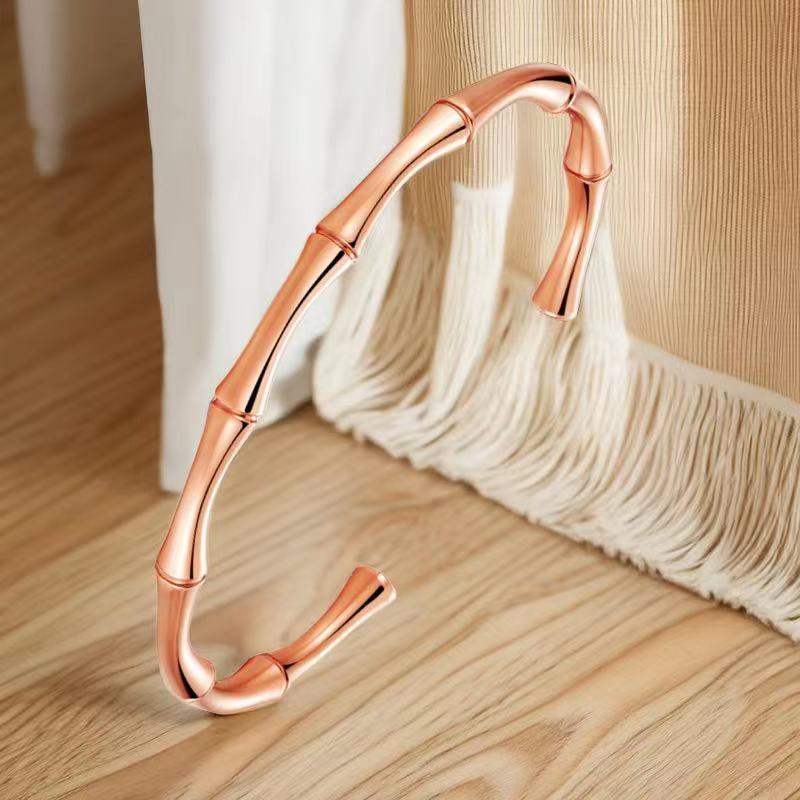 Bracelet en acier titane élégant pour femmes