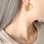 Boucles d'oreilles en titane personnalisées en forme de double U pour femmes